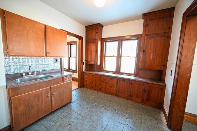 Foto del edificio - 1802-1806 Superior Ave - Duplex