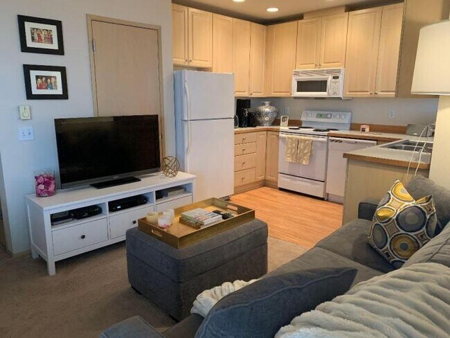 Building Photo - 0 bedroom in Seattle WA 98109