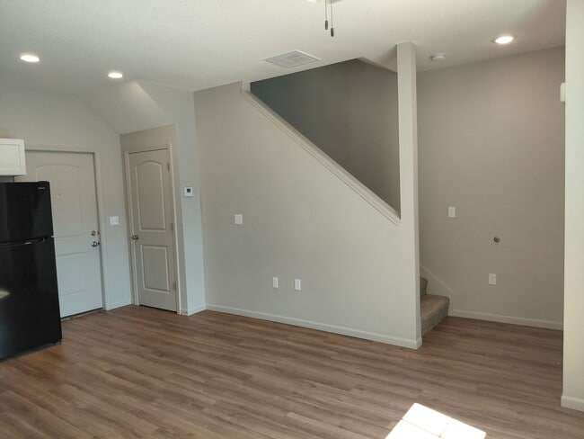 Building Photo - 113 N 6th St