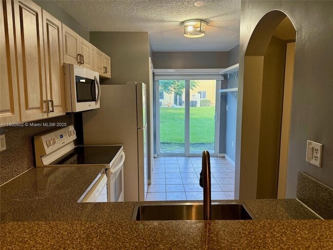 Photo - 930 NE 34th Ave Apartment