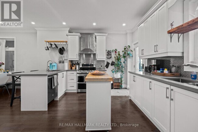 Photo du bâtiment - 899 Lansdowne Ave