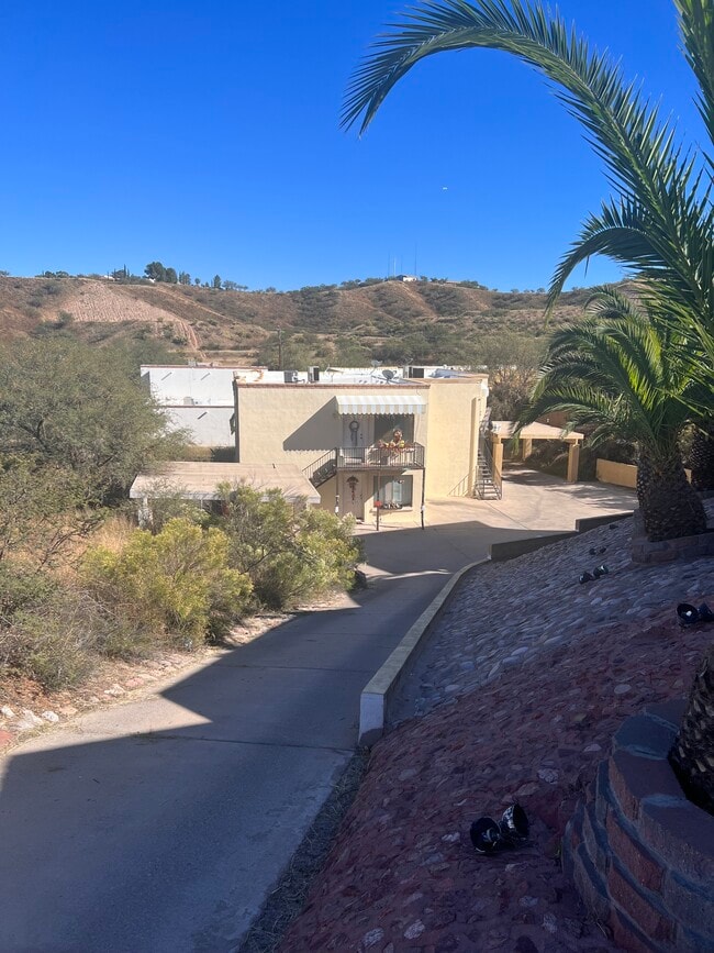 Foto del edificio - 2536 N Corinthian Garden Dr
