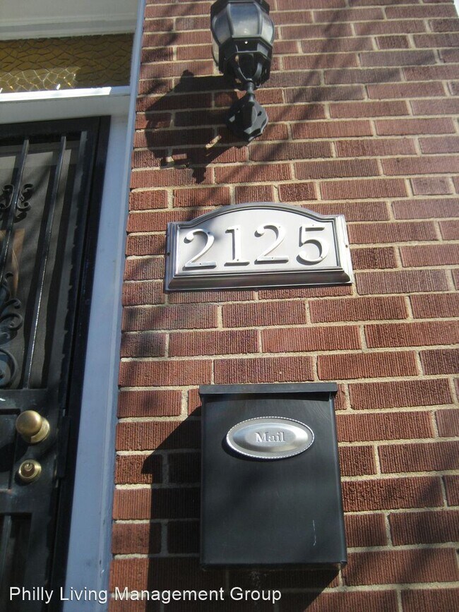 Building Photo - 3 br, 2.5 bath House - 2125 Morris St