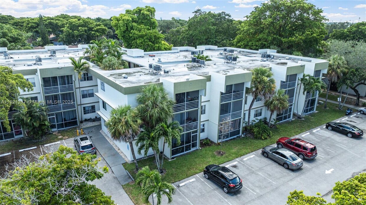 Foto principal - 4215 N University Dr