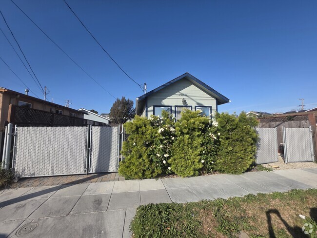 Building Photo - 7010 Rudsdale St