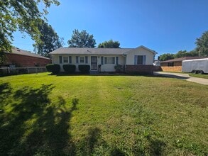 Building Photo - 835 E Edwards Ave Building Photo - 835 E Edwards Ave