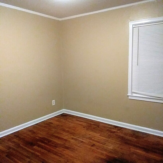 Building Photo - Newly Rehabbed Home in U of M Area