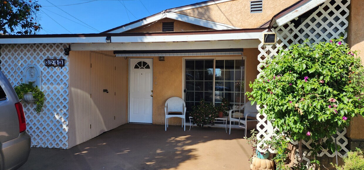 Entry - 3243 E 4th St