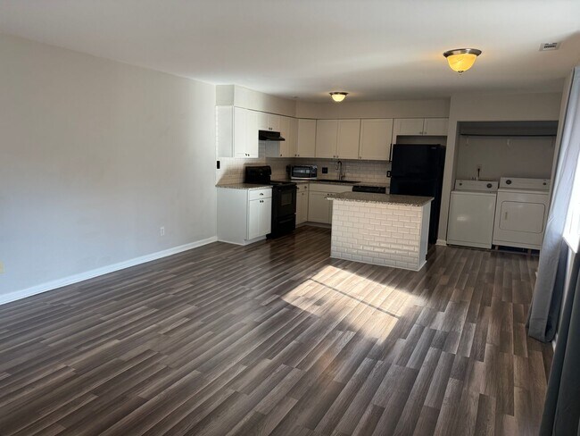 Foto del edificio - RARE - Finley Forest Gem in Chapel Hill - 2 Bedrooms – Available Dec 1!