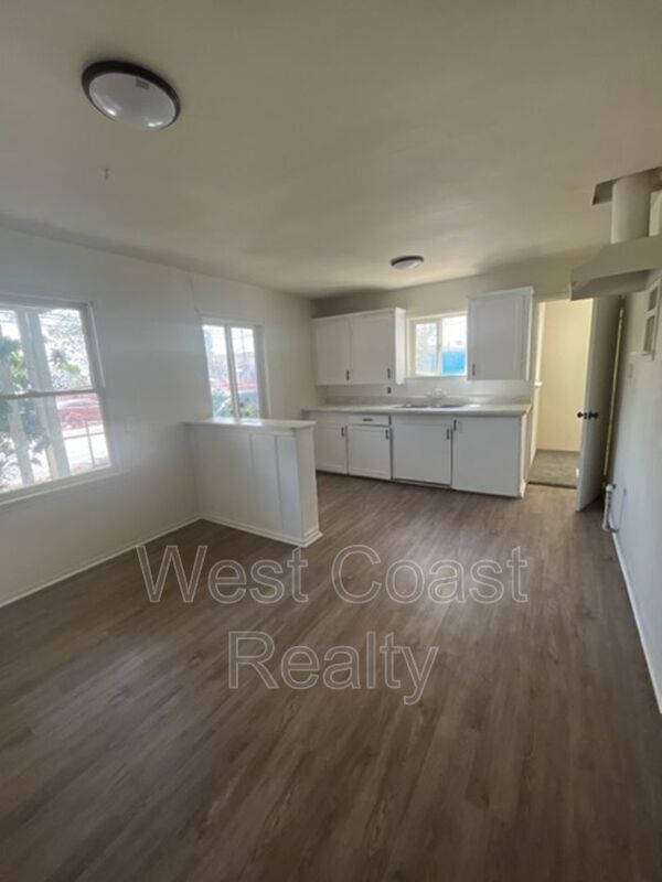 Primary Photo - 1210 N Massachusetts Ave