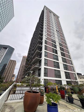 Building Photo - 225 Queen St