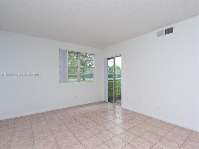 Building Photo - 1235 SW 46th Ave