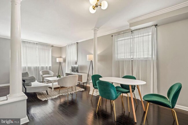 Foto del edificio - 576 49th Pl NE