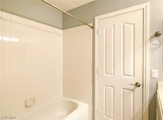 Building Photo - 9374 Bondeno St