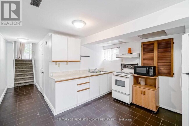 Building Photo - 58 Camberley Crescent