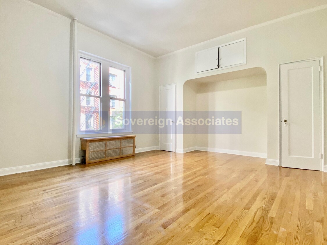 Foto principal - 328 W 83rd St