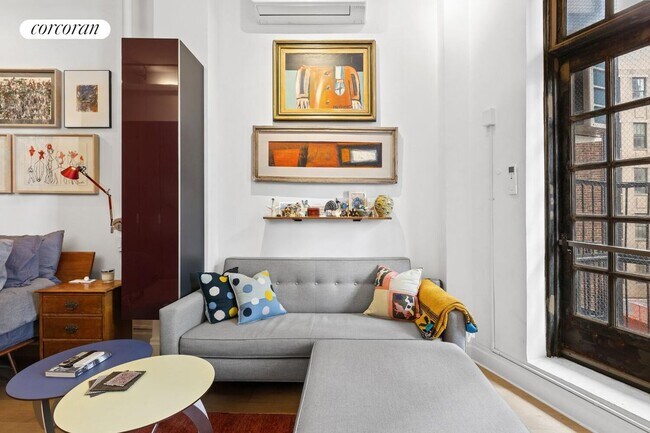 Foto del edificio - 8 W 13th St