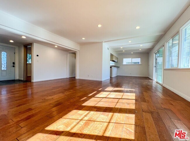 Building Photo - 8129 Greenbush Ave