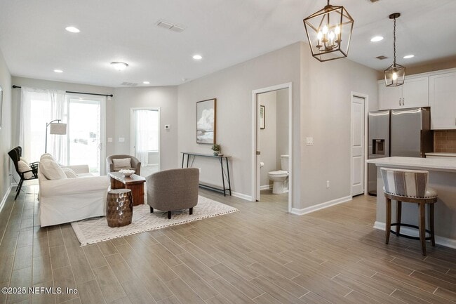 Foto del edificio - 698 Cherry Elm Dr