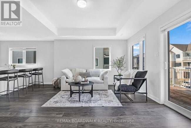 Building Photo - 210 Verulam St