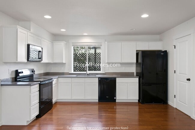 Building Photo - Fantastic Two Bedroom Unit in SE Portland!