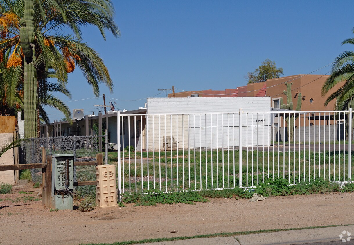 Foto del edificio - 16440 N 25th St