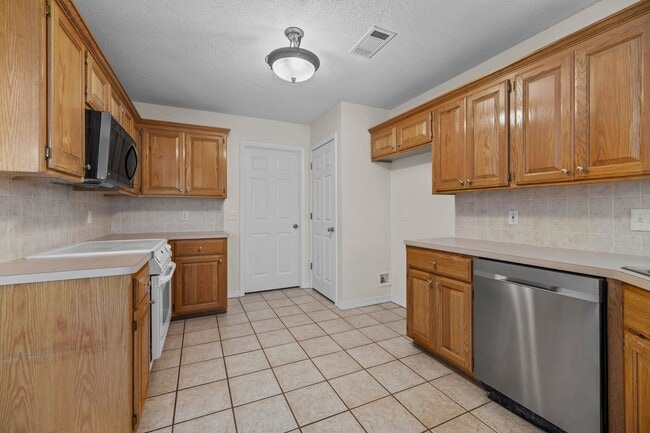 Building Photo - 7514 Red Pine