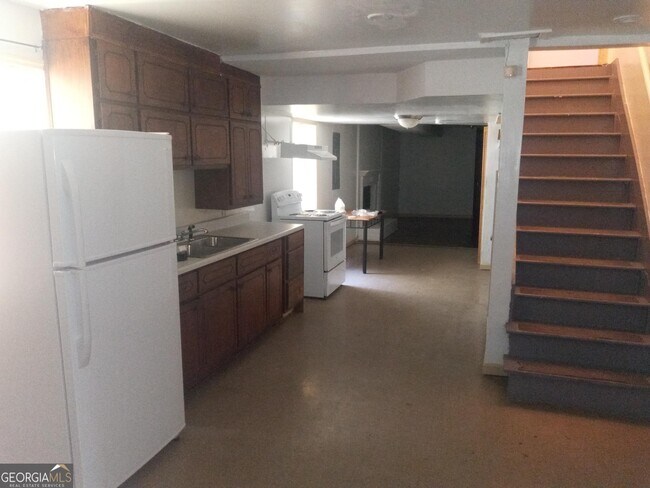 Building Photo - 6564 Charles Dr