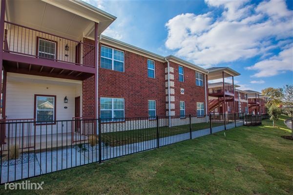 Building Photo - 12A Apartments