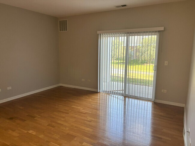 Foto del edificio - 512 Pineridge Dr N