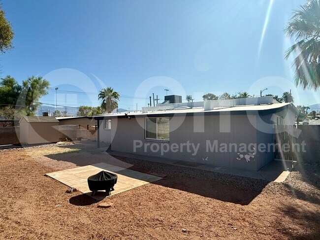 Foto del edificio - 518 S Mann Ave