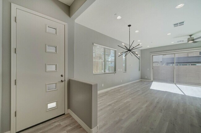 Foto del edificio - 7439 E Conquistadores Dr