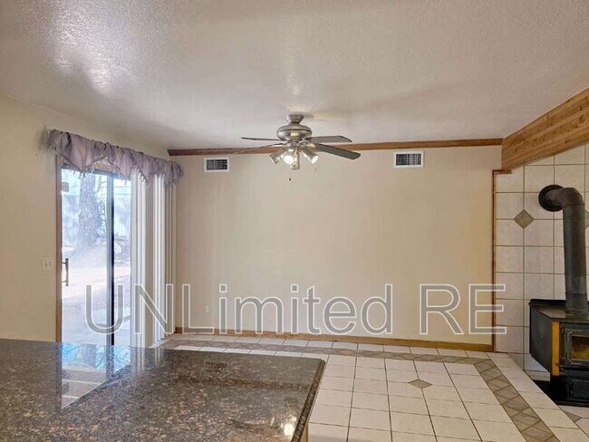 Building Photo - 2589 N Oakmont Dr