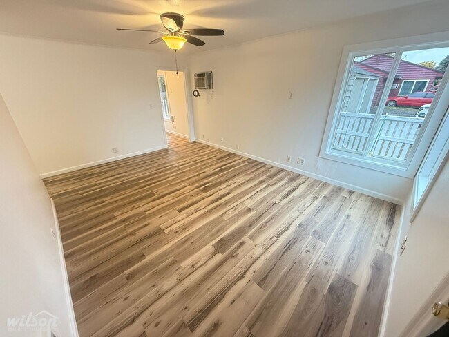 Foto del edificio - 1420-1420 Queen Ave