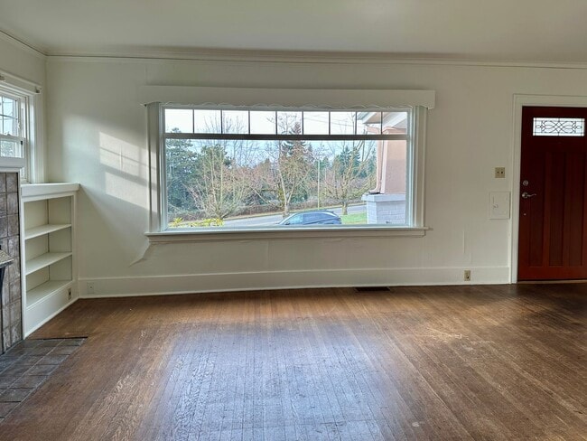 Building Photo - Maple Leaf 3 bedroom