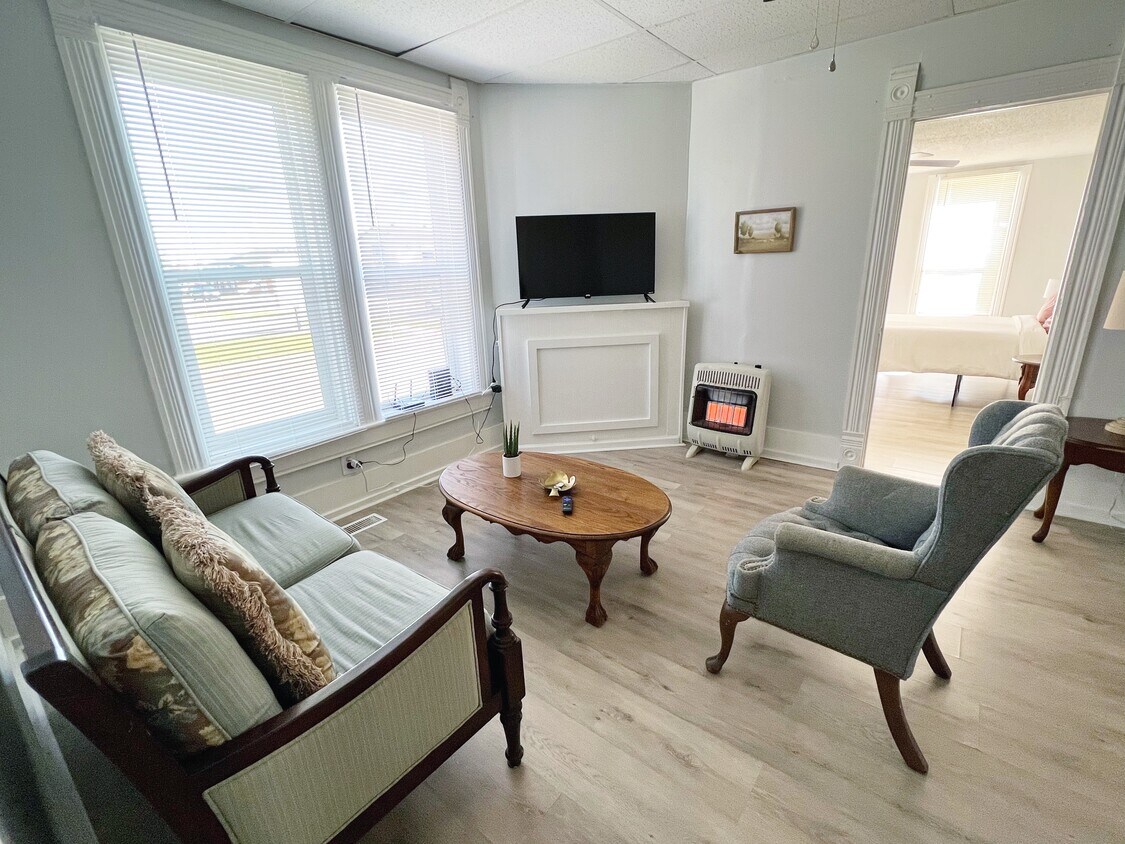 Foto principal - 321 6th St W