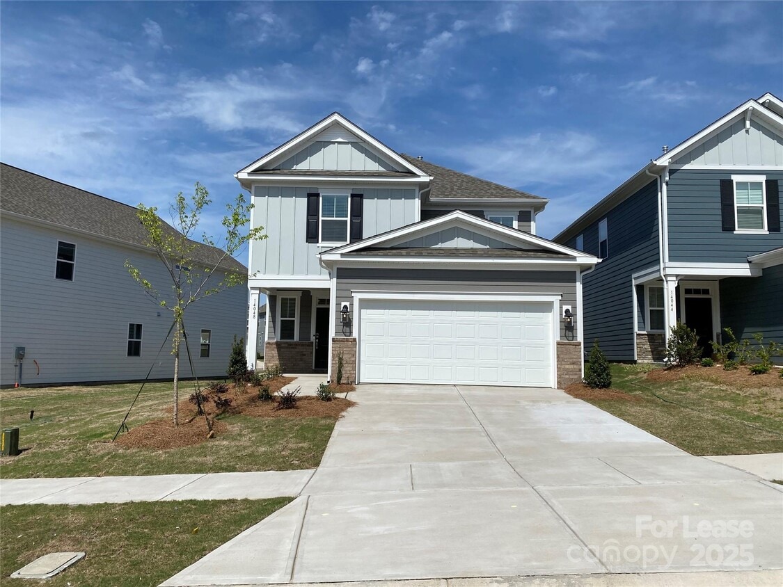 Foto principal - 14048 Lake Home Ln