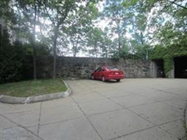 Building Photo - 8 Egremont Rd