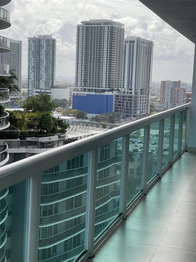 Building Photo - 1800 N Bayshore Dr