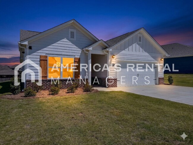 Building Photo - Southern Charm Meets Contemporary Style in Tuscaloosa!