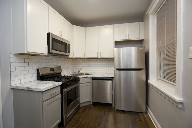 Foto del edificio - 6259 N Lakewood Ave