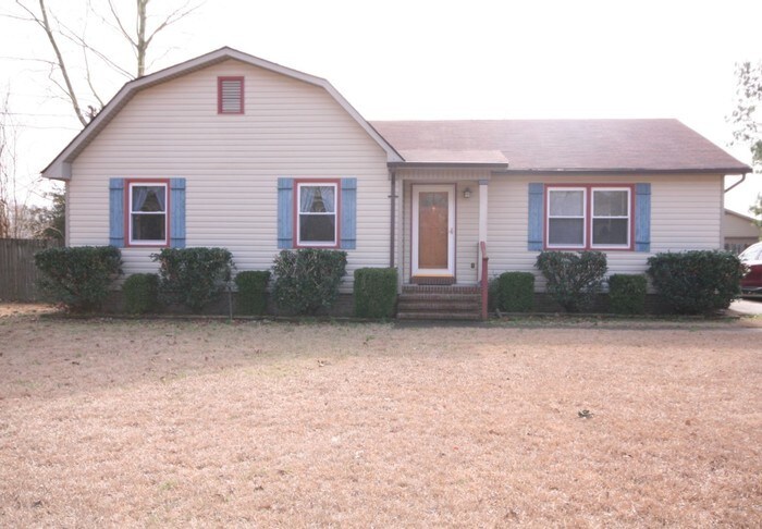 Primary Photo - 412 Bridle Path Road