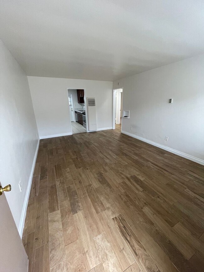 Building Photo - Beautiful Apartment in North Park