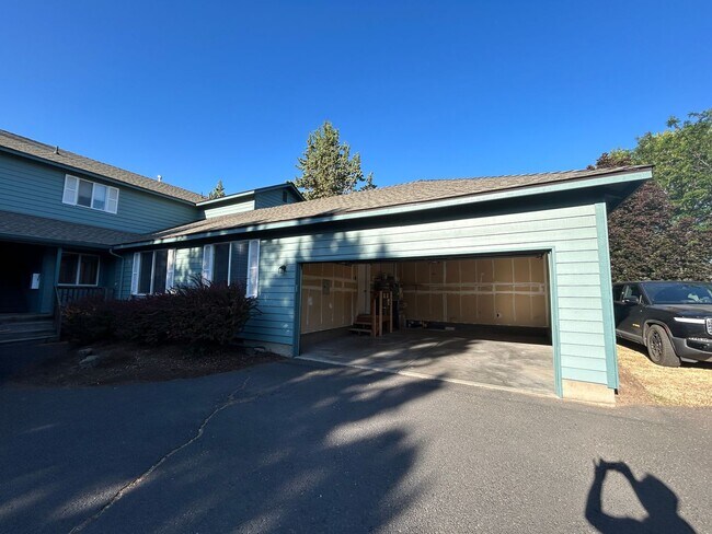 Foto del edificio - 1073 NE Hidden Valley Dr