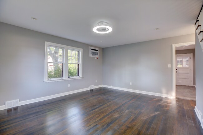 Foto del edificio - 948 S Plum Grove Rd