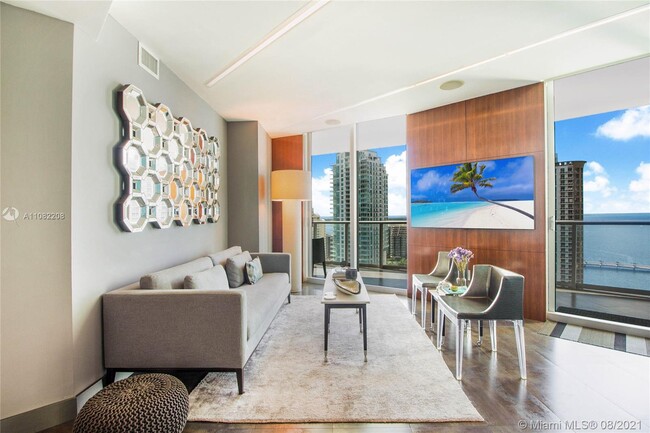 Foto del edificio - 300 S Biscayne Blvd