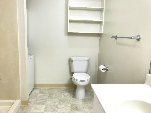 Foto del edificio - ROYAL PALMS studio, pkg, W/D, patio, pool
