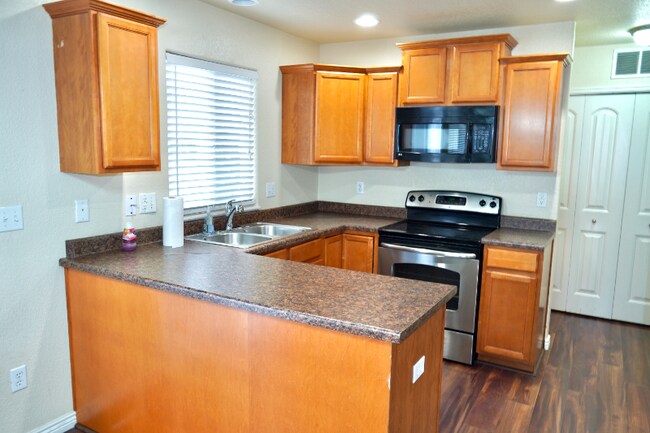 Building Photo - 2489 Sierra Springs Dr
