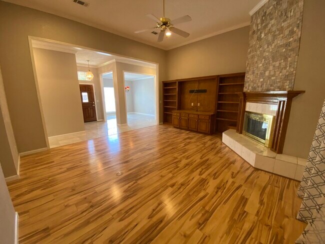 Building Photo - 4801 Richmond Dr