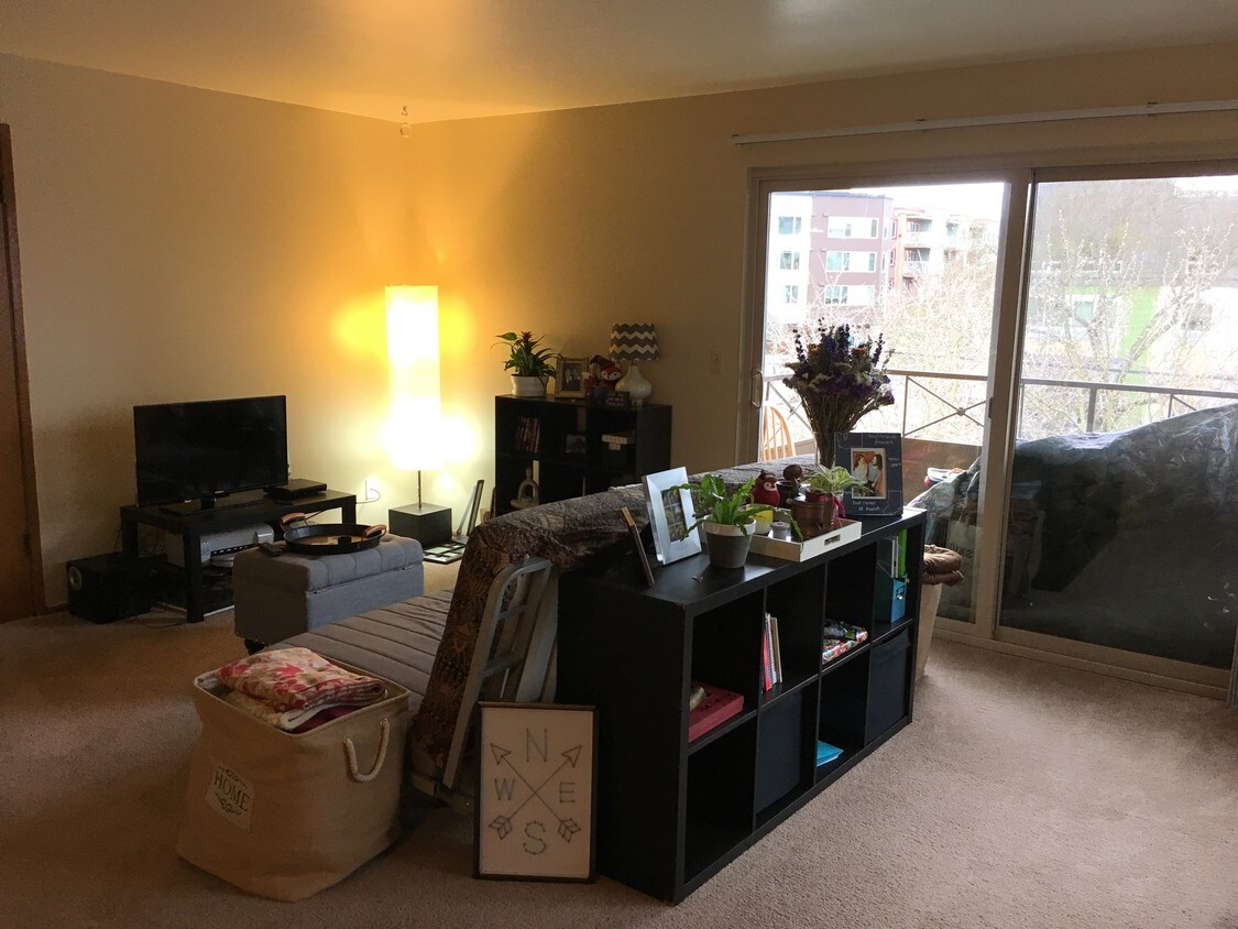 Foto principal - 4460 Woodland Park Ave N
